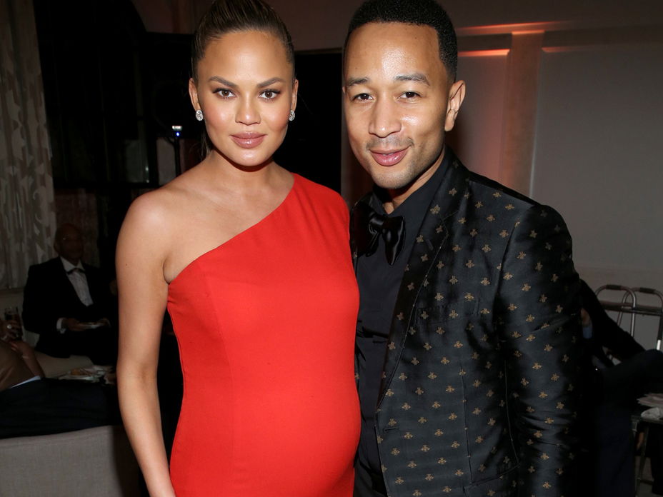 chrissy-teigen-shitstorm-baby