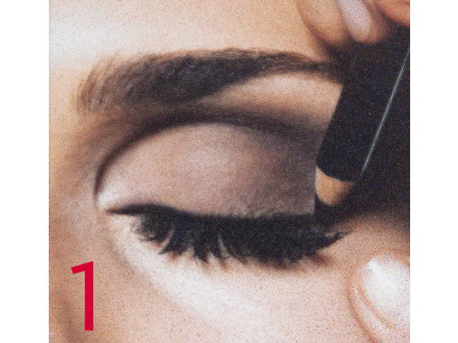 Bobbi-Brown-Kajal-auftragen-Step-1-400x380