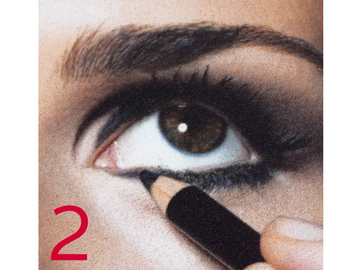 Bobbi-Brown-Kajal-auftragen-Step-2-400x380