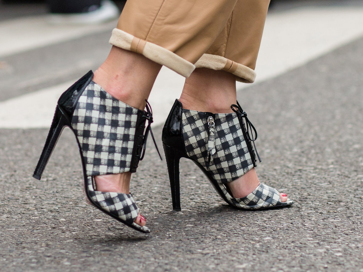 In High Heels laufen