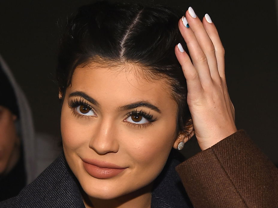 Kylie-Jenner-Nail-2000x1500