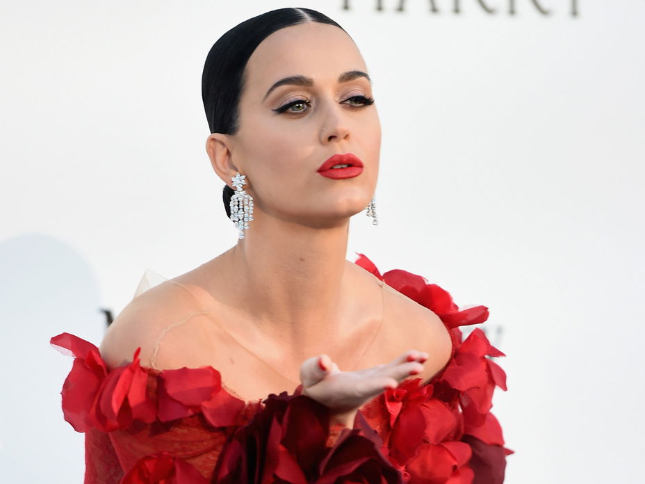 Katy-Perry-Twitter-Account-2000x1500