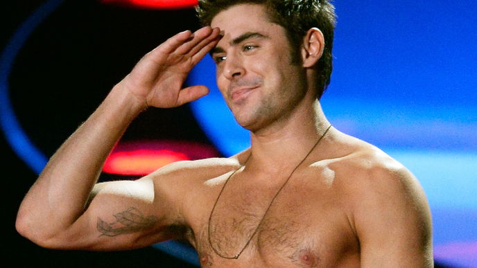 Zac Efron hat jetzt wasserstoffblonde Haare