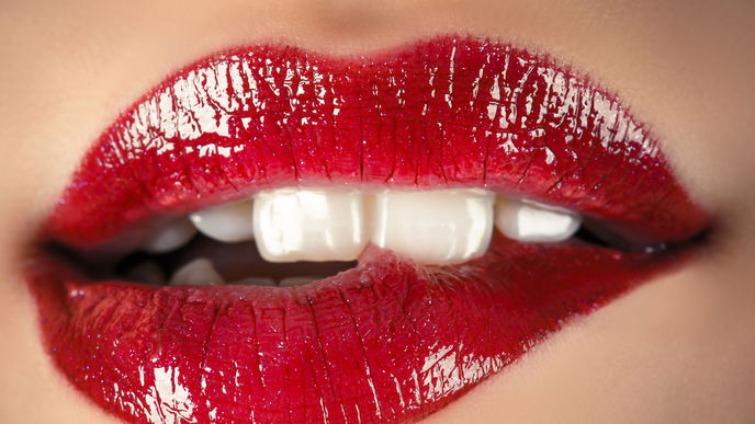 Mit Lippenstift küssen: Tricks, damit nichts verschmiert