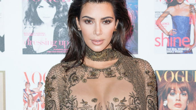 Kim Kardashian trägt Vlob