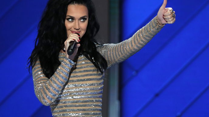 Katy Perry designt Schuhe