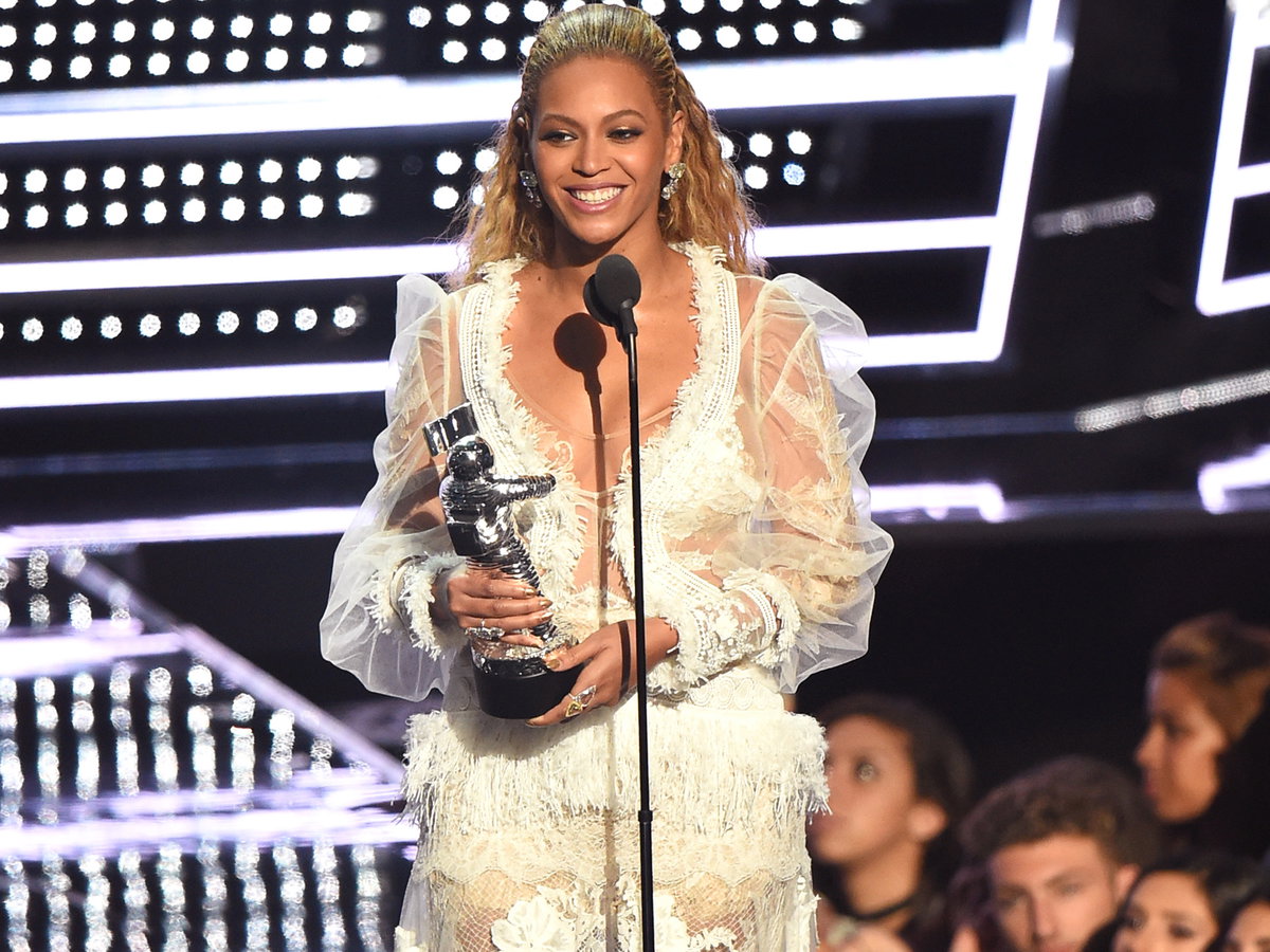 Beyonce-Spitze-VMAs-2016