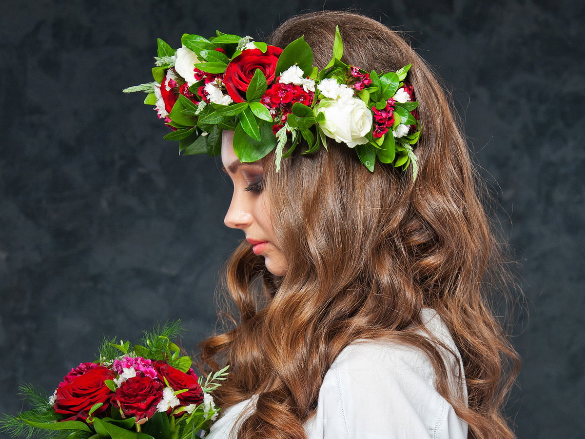 Haarkranz & Co.: Der schönste Haarschmuck mit und ohne Blumen