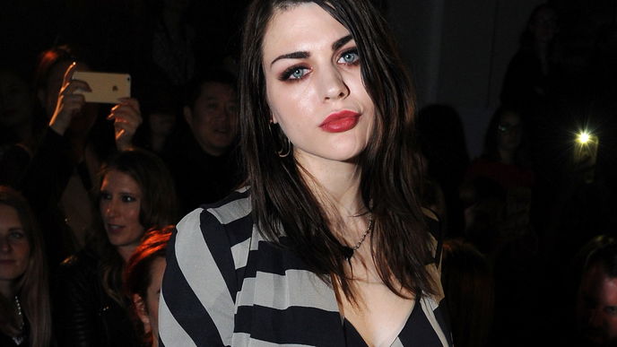 Frances Bean Cobain: Neues Grusel-Tattoo
