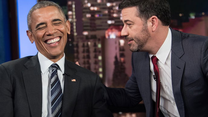 Barack Obama liest "mean Tweets"