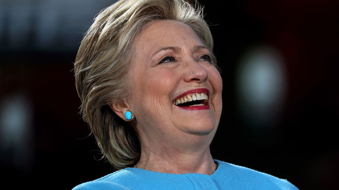 Wir haben Hillary Clintons Doppelgängerin gefunden!