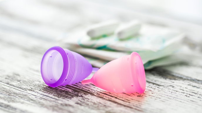 Menstruationstasse einführen: Anleitung und Information
