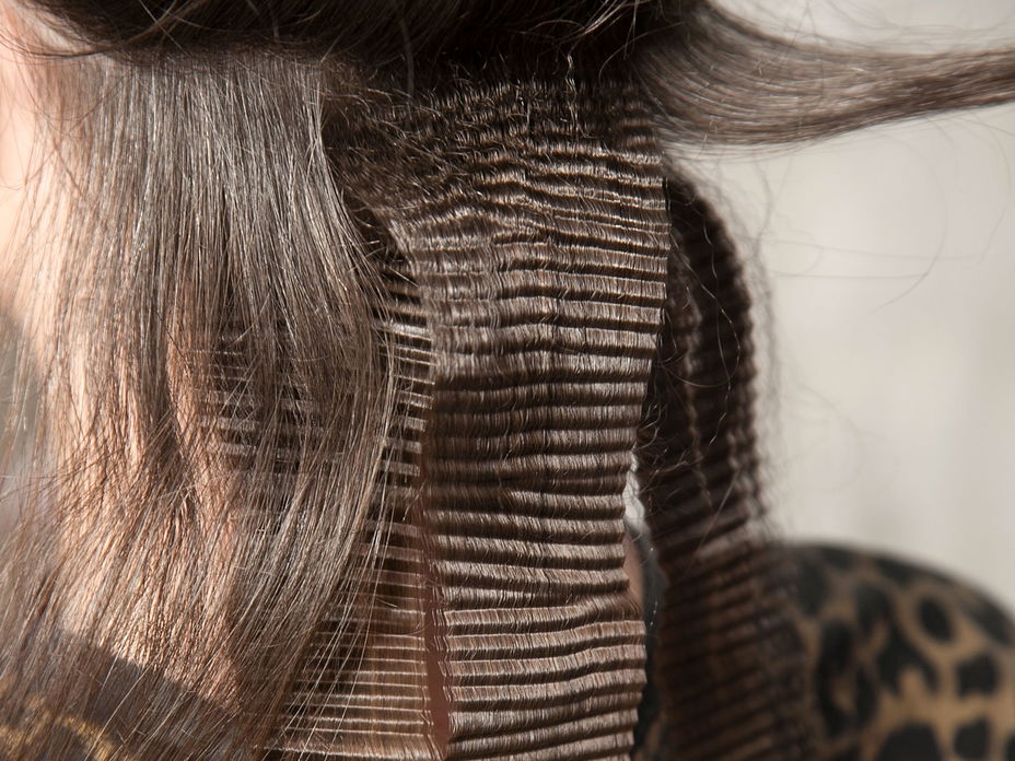 haare-mit-kreppeisen-stylen