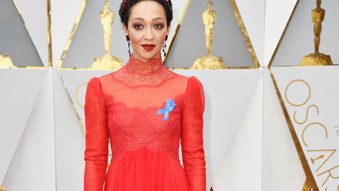 Was steckt hinter den blauen Schleifen bei den Oscars?