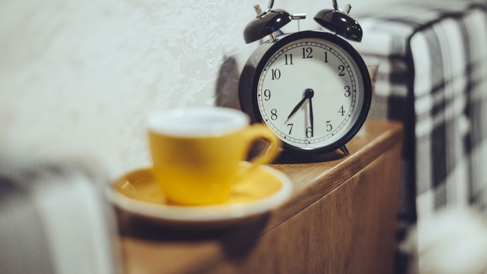 Der Wecker, der Kaffee kocht
