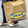 Jetzt entwerfen Leute Streetwear aus den Ikea-Tragetaschen