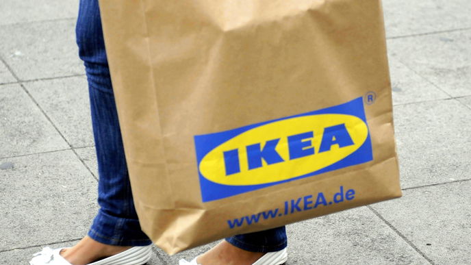 Jetzt entwerfen Leute Streetwear aus den Ikea-Tragetaschen
