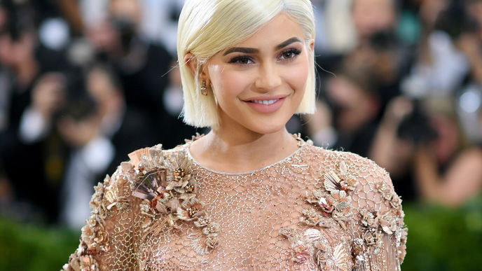 Kylie Jenner zeigt ihr echtes Haar und den Fans gefällt es gar nicht