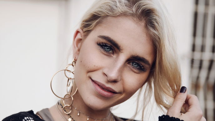 Bloggerin Caro Daur entwirft Schuhe für Superga