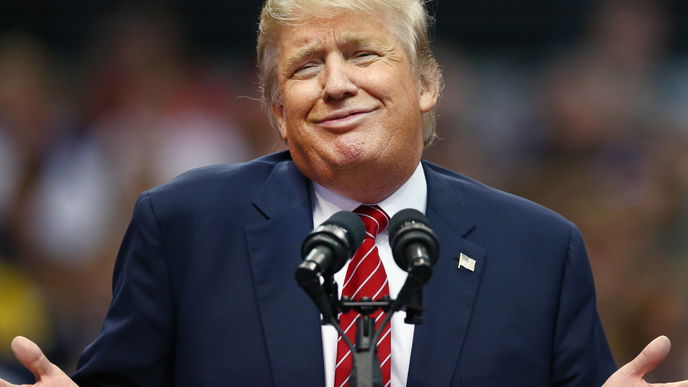 Dieser Badeanzug mit Donald Trump-Print ruiniert unseren Sommer