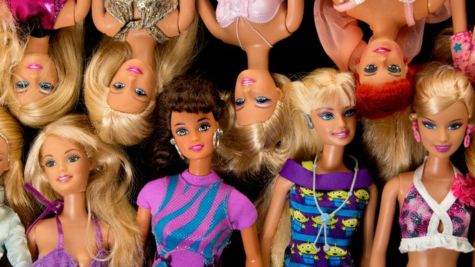Dieses Model sieht aus wie eine Barbiepuppe
