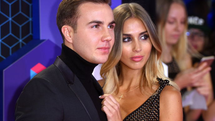 Mario Götze und seine Ann-Kathrin haben sich verlobt