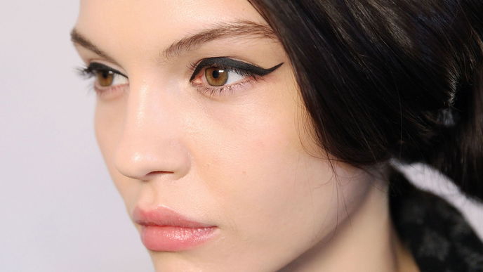 Floraler Eyeliner ist der zauberhafteste Beauty-Trend des Sommers
