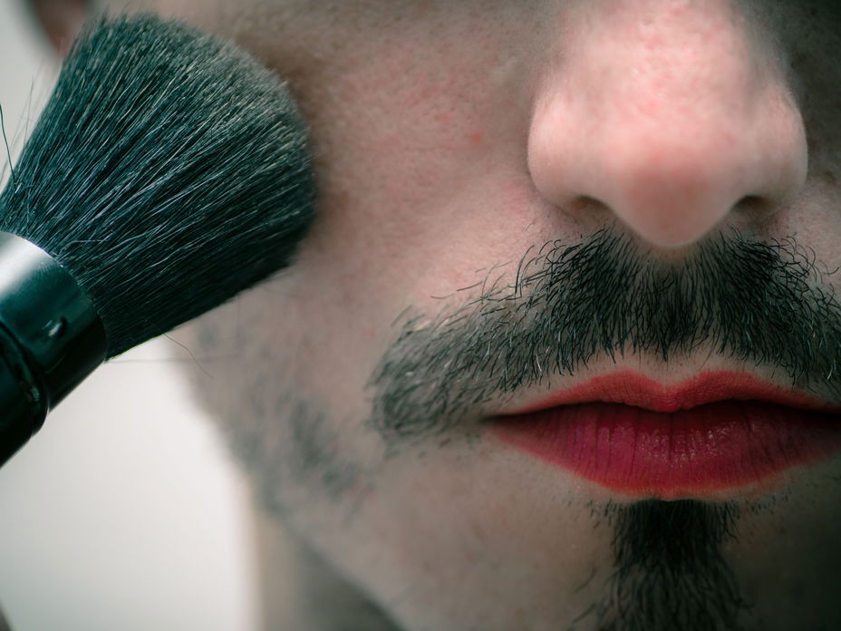 Mann mit Make-up