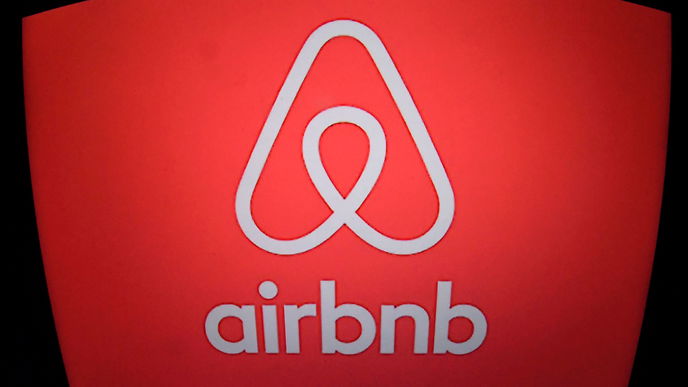 Airbnb-Skandal: Vermieter stößt Frau die Treppe hinunter