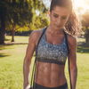 Sixpack bei Frauen: Ernährung, Übungen, Tipps, Training und Co.