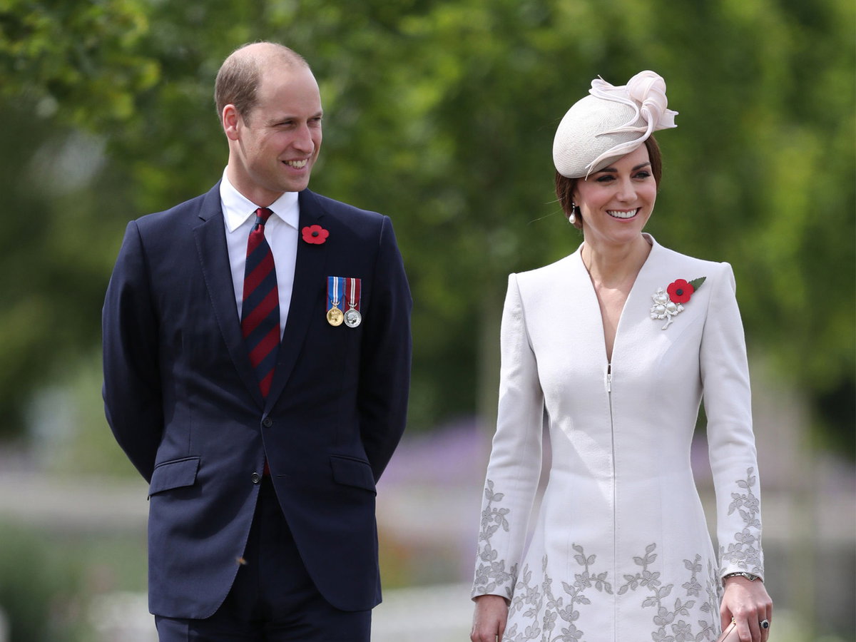 Duchess Kate bringt 80er Trend Schulterpolster zurück