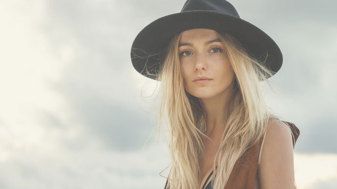 Deshalb fallen euch im Herbst die Haare aus