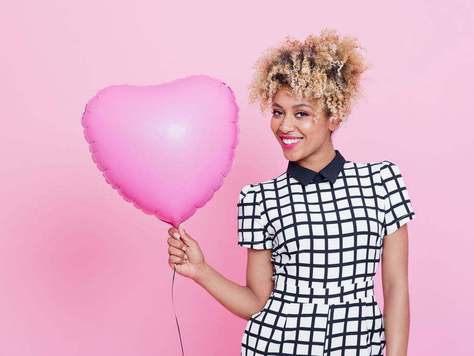 frau-mit-herzballon