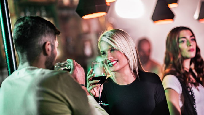 Neuer Flirt-Trend „Smirting“: Smoking and Flirting