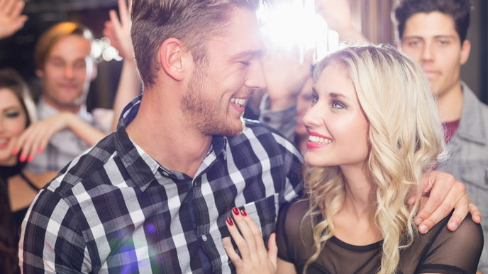 Flirt-Studie: Jede zweite Single-Frau wurde schon von einem vergebenen Mann angebaggert