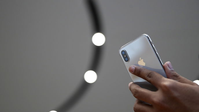 Nach iPhone 8 und iPhone X: Jetzt faltet Apple das Display zusammen