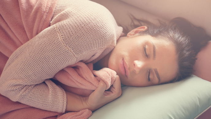 Darum sollten Frauen ein Nickerchen während der Arbeit machen