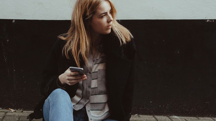 #Womanspreading: Das steckt hinter dem Instagram Trend