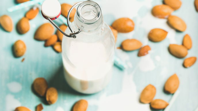 Mandelmilch selber machen - oder auch Sojamilch