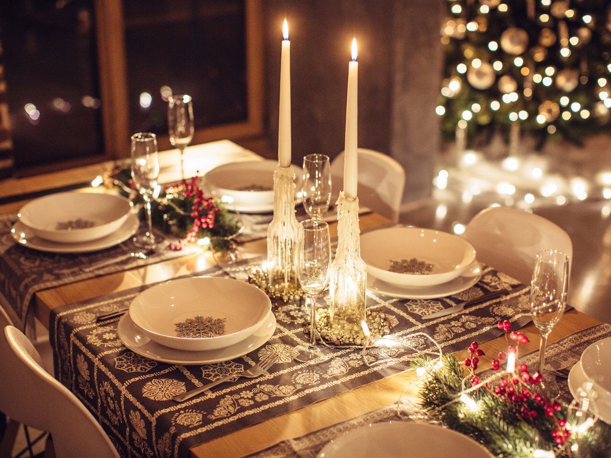 Weihnachtstisch gedeckt