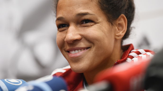 Celia Sasic: Das solltet ihr über die Fußballerin wissen