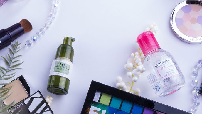 Finger weg! Wenn diese 5 Inhaltsstoffe in eurer Kosmetik enthalten sind, solltet ihr sie SOFORT wegwerfen