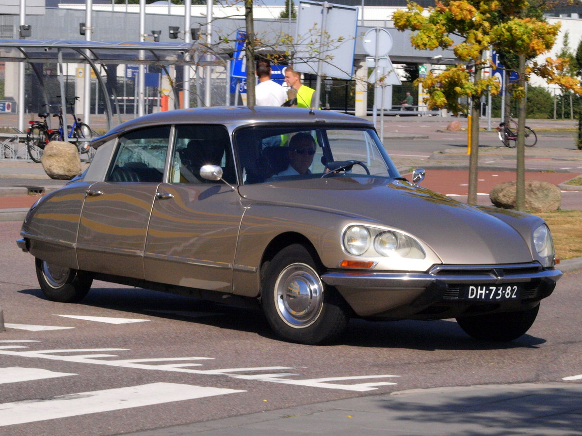auto-legenden-citroen-ds
