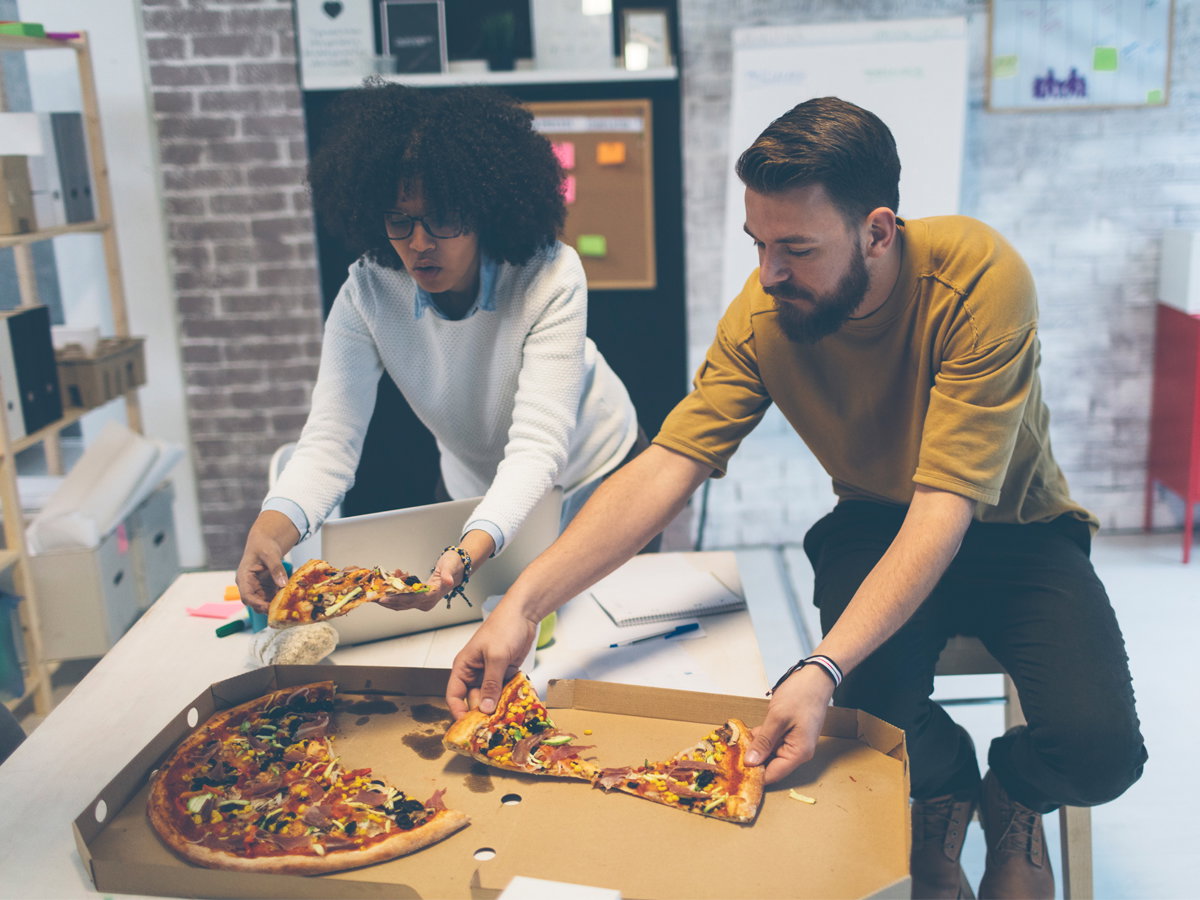 Pizza macht produktiver bei der Arbeit