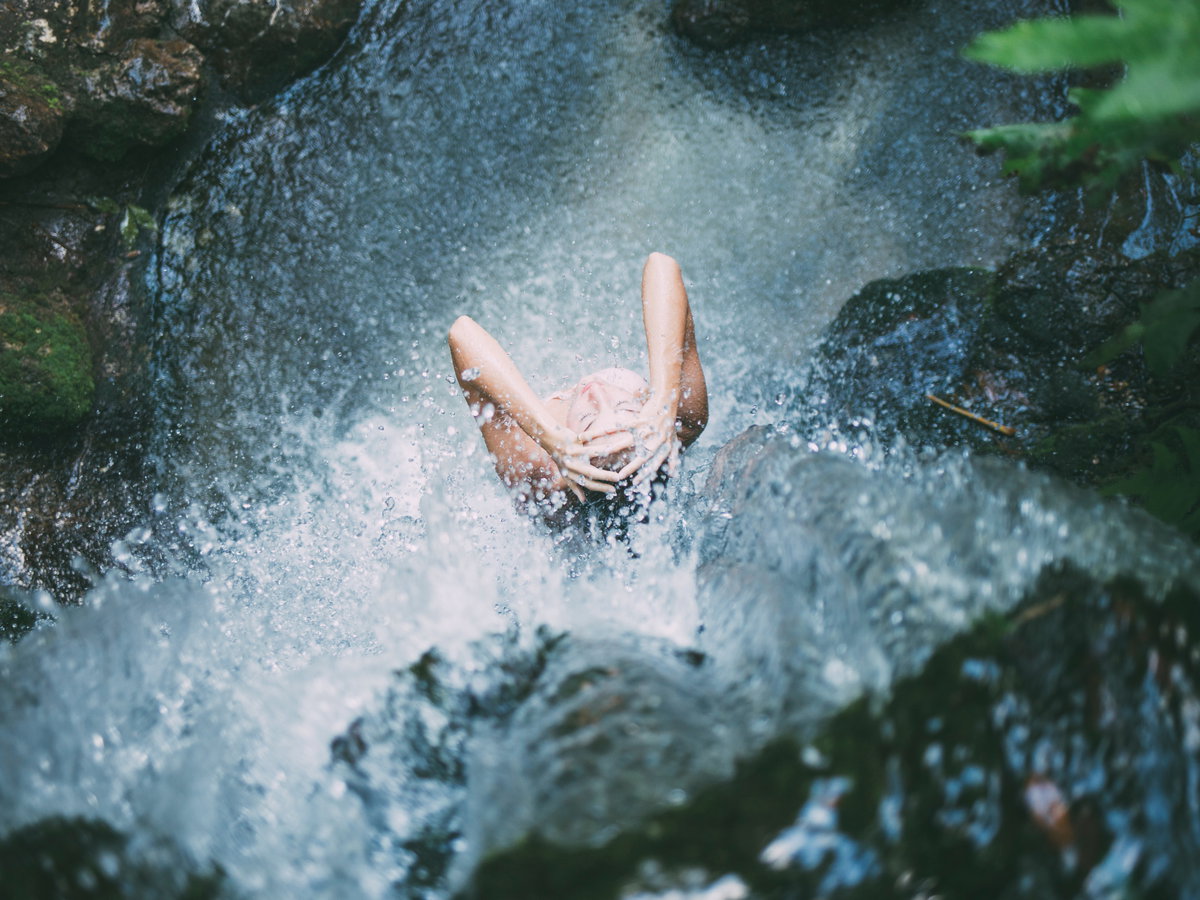 Wasserfall Dusche Frau