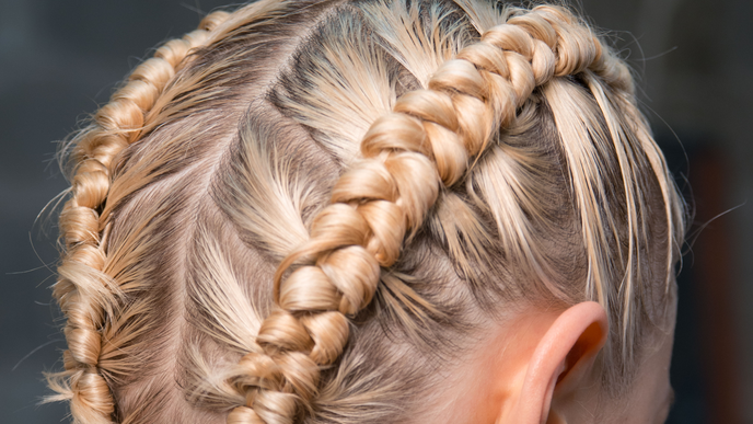 Kleine Box Braids bzw. Corn Rows flechten