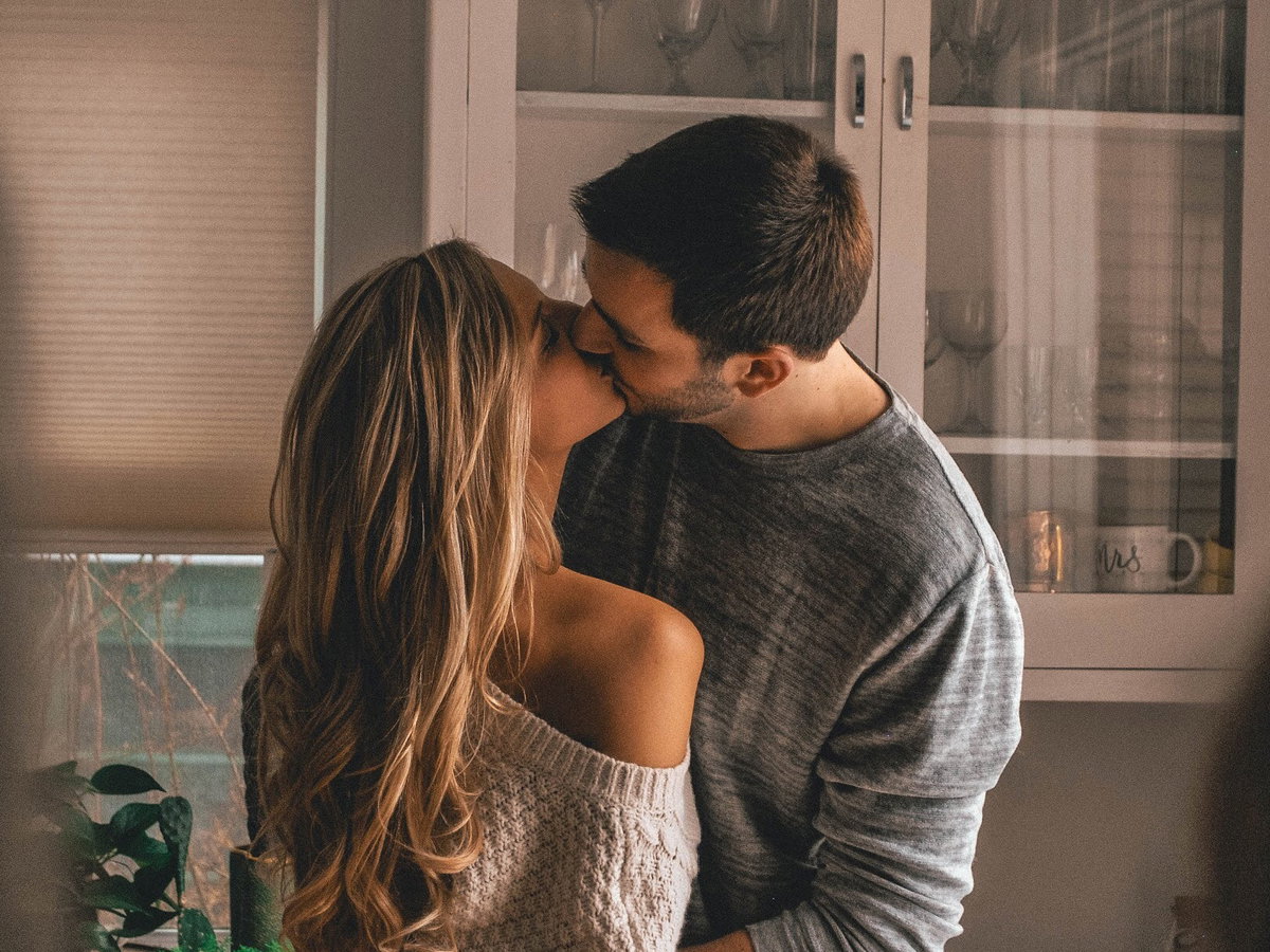 brooke-winters-579062-unsplash_happy_couple