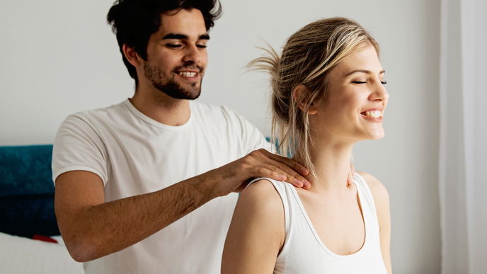 Massage zu Hause: Massagetechniken zum selber machen