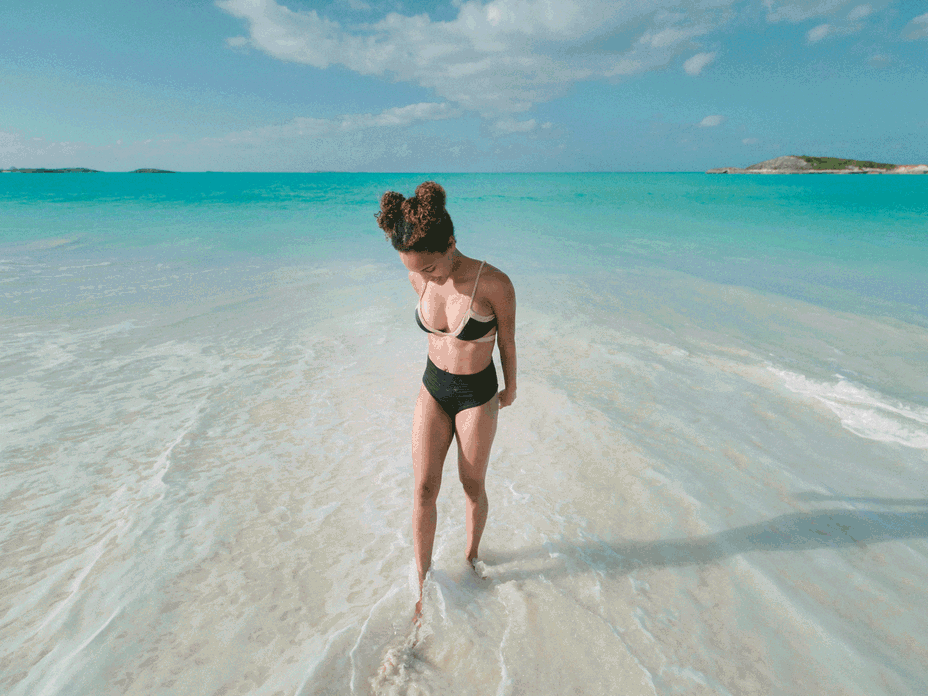 bikini-pose