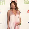 After Baby Body mal anders: So sympathisch feiert Chrissy Teigen ihren unperfekten Körper